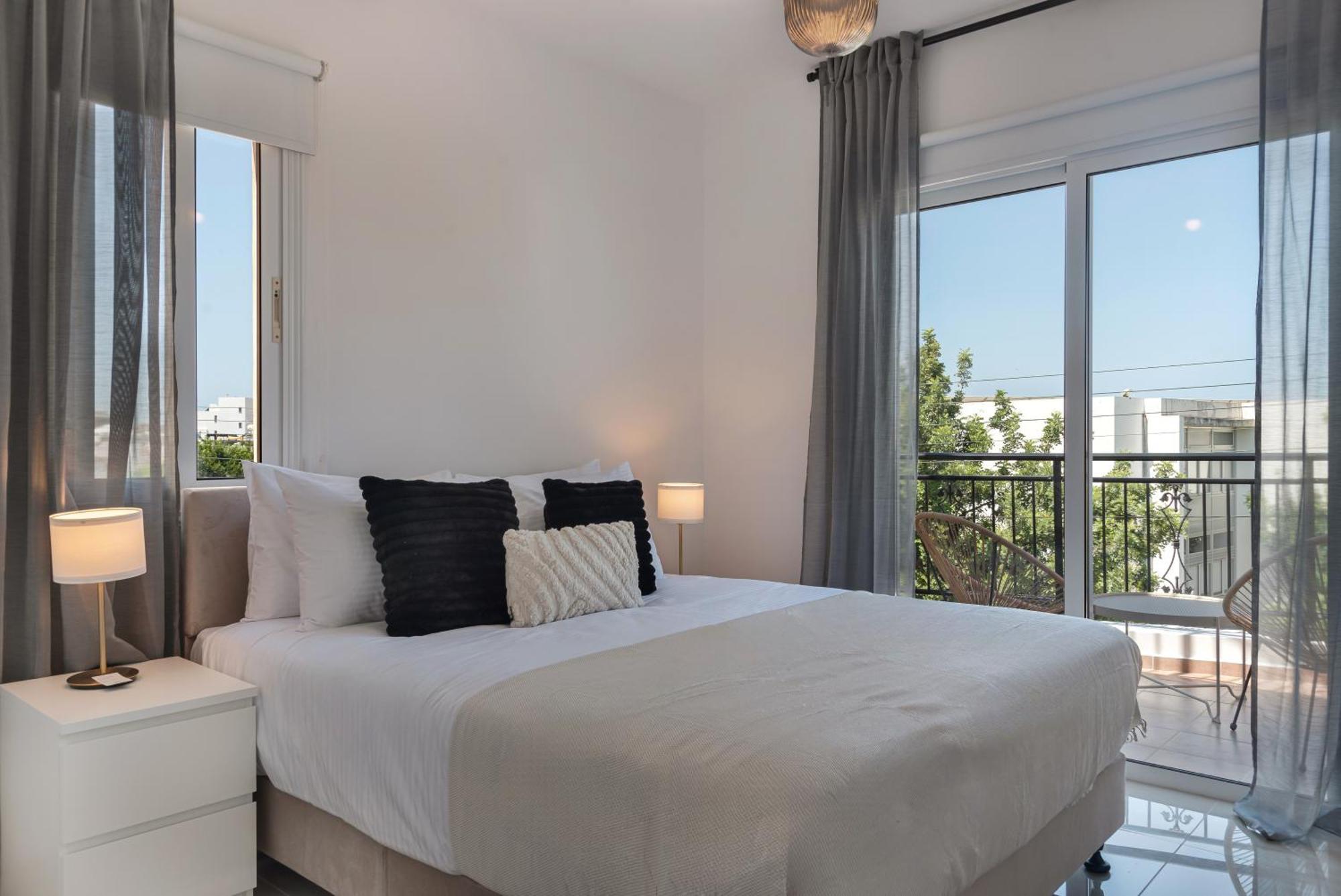 Apartament Phaedrus Living Ithaki Gardens Flat *